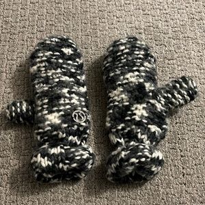 Lululemon mittens